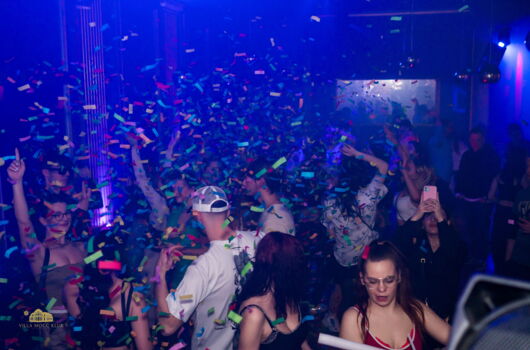 Broke But Beautiful - das XXL Indoor Festival